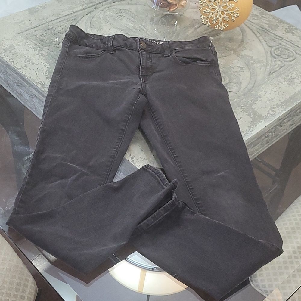 AMERICAN EAGLE DARK WASH SLIM JEANS 28